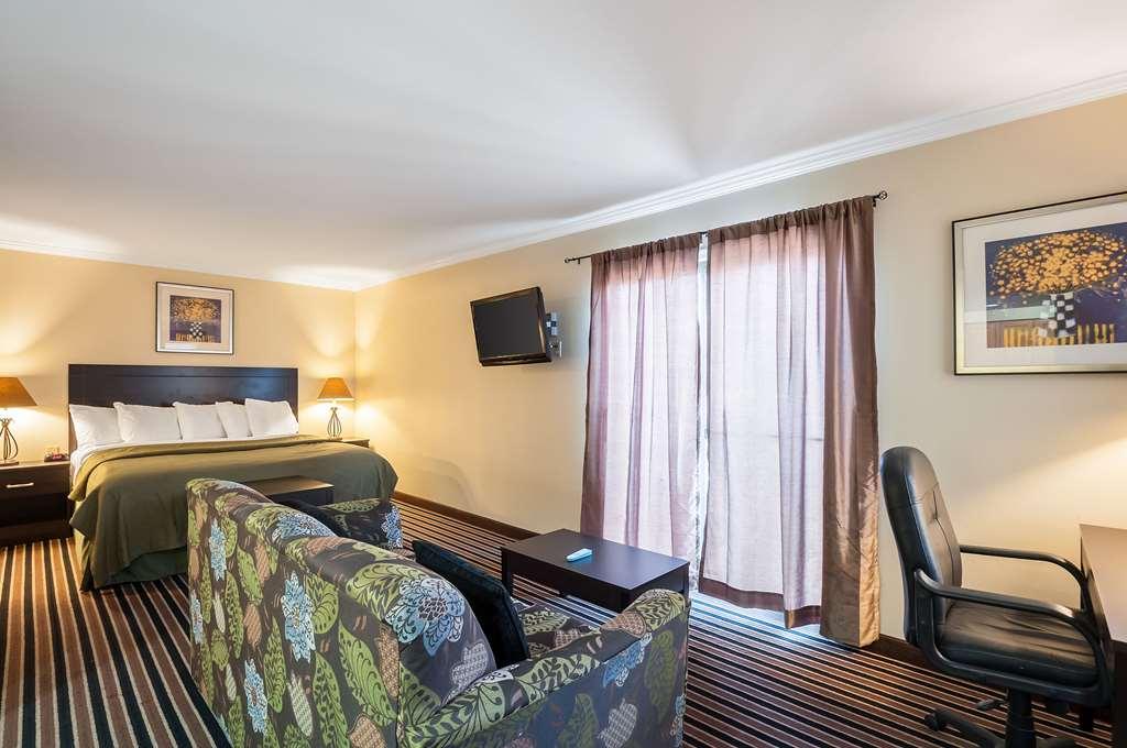Quality Suites Хънт Вали Стая снимка