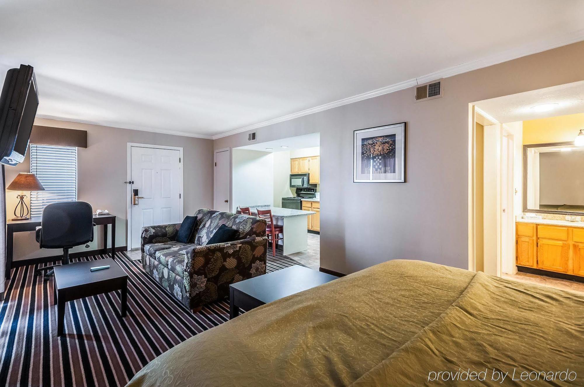 Quality Suites Хънт Вали Екстериор снимка
